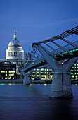 Millenium Bridge, St. Paul´s Cathedral, City of London, London, England