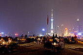 Bar Red, Bar Rouge,Luxury bar in Bund 18, Design Bar, Schickeria, chic, view of Pudong skyline, Dachterrasse, roof terrace