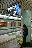 Metro Shanghai, Info screen, mass transportation system, subway, public transport, underground station, platformcommuters