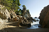 Costa Brava,Wanderer, Strand am Cap Roig bei Calella, Costa Brava, Katalonien Spanien