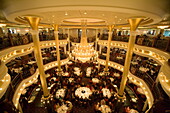 Dreistöckiges Speisesaal Atrium, Abendessen, Freedom of the Seas Kreuzfahrtschiff, Royal Caribbean International Cruise Line