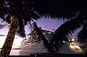 MS Europa in der Abenddämmerung,Papeete, Tahiti, Französisch Polynesien