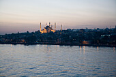 Sultan Ahmet Camii Blaue Moschee in der Dämmerung, Blick von MS Europa, Istanbul, Türkei