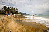 Two girls at Lamai Beach, Hat Lamai, Ao Lamai, Ko Samui, Thailand