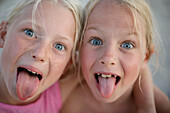 Portraits of Twins, sticking out tongue