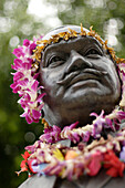 Detail of the sculpture of Prince Jonah Kuhio Kalaniana´ole, Waikiki Beach, Honolulu, Hawaii, America, USA