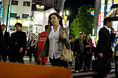 Junge Leute, Shopping, Abends, Nacht, East Shinjuku, Tokio, Tokyo, Japan