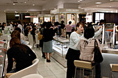 Isetan Department store, Parmümerie, Erdgeschoss, Tokio, Tokyo, Japan