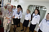 Gäste werden von der Crew begrüßt, Kreuzfahrtschiff MS Delphin Renaissance, Kreuzfahrt Bremerhaven - Südengland, England