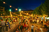 Folklore Tanz auf dem Dorfplatz bei Nacht, Weinfest, Benissalem, Mallorca, Spanien