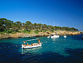 Bay with sailing boats, Cala Mitjana, near Cala d'Or, Mallorca, Spain