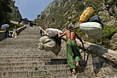 Porter, Stairway to Heaven, Tai Shan, Shandong province, Taishan, Mount Tai, World Heritage, China, Asia, UNESCO