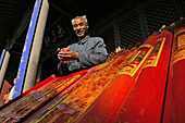 Incense salesman in front of the temple at the Southern Gate to Heaven, Mount Tai, Shandong province, World Heritage, UNESCO, China