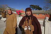 nuns, Qifu, Qifo Si, Taihuai, Wutai Shan, Five Terrace Mountain, Buddhist Centre, town of Taihuai, Shanxi province, China, Asia
