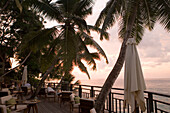 Strandbar mit Meerblick bei Sonnenuntergang, Northolme Hotel & Spa, Glacis, Mahe Island, Seychellen
