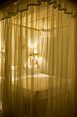 Bett mit Mosquitonetz, Taj Denis Island Resort, Denis Island, Seychellen