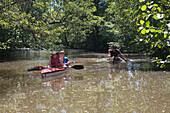 Kanufahrer an der Haune Fluss, Haunetal-Neukirchen, Rhoen, Hessen, Deutschland