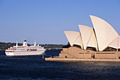 MS Deutschland und Sydney Opernhaus, Sydney, New South Wales, Australien