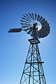 Ein Windrad im Hinterland, Richmond, Queensland, Australia