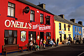 Bunte Pubs und Restaurants, O'Neills Restaurant & The Bull Rock Pub, Beara Peninsula, Allihies, County Cork, Irland