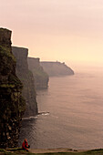 Cliffs of Moher bei Sonnenuntergang, Near Liscannor, County Clare, Irland