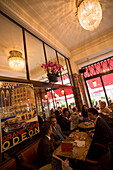 Gäste im Café Bar Odeon, Zürich, Kanton Zürich, Schweiz