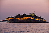 Die Burginsel in der Abenddämmerung, Guvercin Adasi, Kusadasi, Türkei