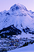 Blick auf Lech im Winter, Vorarlberg, Österreich