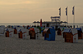 Warnemünde Strand bei Sonnenuntergang, Mecklenburg-Vorpommern, Deutschland, Europa