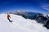 Skifahrer an den Funtenseetauern mit Blick auf Watzmann und Königssee, Berchtesgadener Alpen, Oberbayern, Bayern, Deutschland