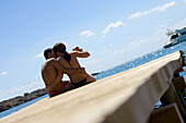Paar bei Punta Negra, Mittelmeer, Mallorca, Spanien