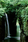 Takachiho Schlucht, Wasserfall, Felswände aus erkalteter Lava, Bergkurort Takachiho, Südinsel Kyushu, Japan