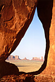 Teardrop Arch, Blick auf Monument Valley, Navajo Tribal Park, Utah, Arizona, USA