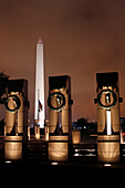 National World War II Memorial bei Nacht. Washington DC, Vereinigte Staaten von Amerika, USA