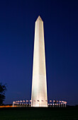 Das beleuchtete Washington Monument bei Nacht, Washington DC, Amerika, USA