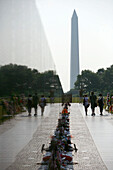 Leute bei der Vietnem Veterans Memorial, Washington DC, Vereinigte Staaten von Amerika, USA
