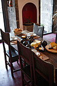 Frühstückstisch im Hotel Convento de Sao Francisco in Villa Franca do Campo, Azoren, Portugal