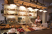 Bäckerei in der Altstadt von Riga, Lettland, Europa