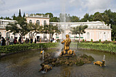 Brunnen und Gärten am Peterhof, Petrodworez, nahe Sankt Petersburg, Russland, Europa