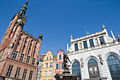 Das Rathaus und Häuserfassaden in der Altstadt, Danzig, Polen, Europa