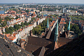 Blick vom Kirchturm der Marienkirche auf die Altstadt, Danzig, Polen, Europa