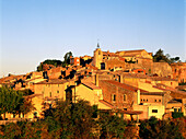 Roussillon, village with ancient ochre quarry, Vaucluse, Provence, France