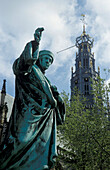 Haarlem, St. Bavo Kirche mit Laurens J. Coster Denkmal, Holland, Europa