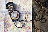 Kompass und Karte vor Ballonstart, Bestimmung der Flugrichtung