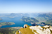 Blick vom Esel (2119 m, Gipfel des Pilatus Massivs) über Vierwaldstättersee, Schweiz