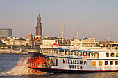 Hamburg, Mississippi Qeen, Raddampfer auf der Elbe
