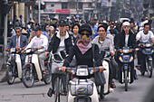 Hanoi, rush hour, Mottorradfahrer