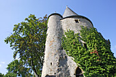 Turm des Schlosses von Schengen. 1871 wurde er von Victor Hugo gezeichnet. Diese Zeichnung findet als Weinetikett noch immer weite Verbreitung. Luxemburg