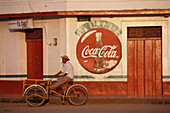 Einheimischer Mann auf Transport Fahrrad, Oxkutzcab, Yucatan, Mexiko
