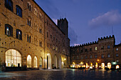 Piazza dei Priori, Rathausplatz, Volterra, Toskana, Italien